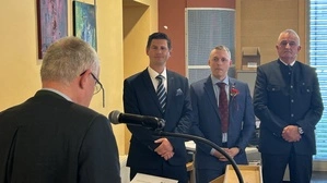 Bezirkshauptmann Bernhard Preiner lobte den neuen Bürgermeister und seine Stellvertreter an: Arno Russ (ÖVP), Christoph Bammer (SPÖ) und Ernst Ebner (FPÖ)