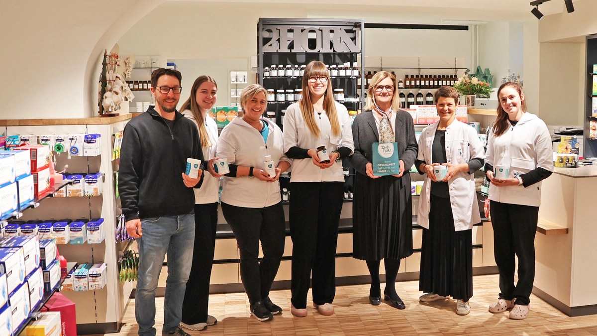 Das „Zweihorn“ Apothekenteam gemeinsam mit Bürgermeisterin Susanne Kaltenegger