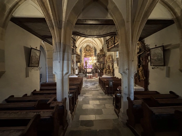 Der Innenraum der Kirche