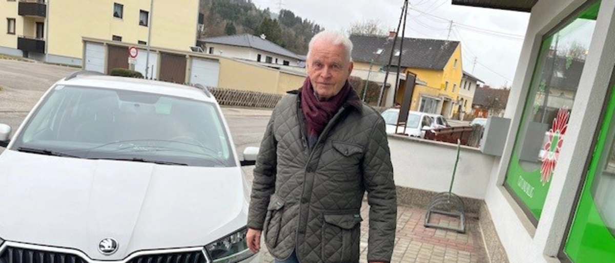 Josef Knoll ist mit seinem weißen Flitzer nun öfter in der Region unterwegs