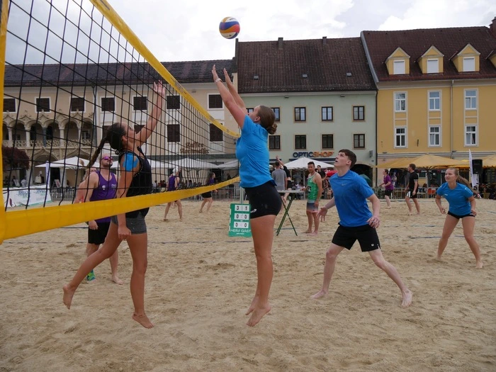 Beim Beachvolleyball wird es wieder viele spannende Duelle geben