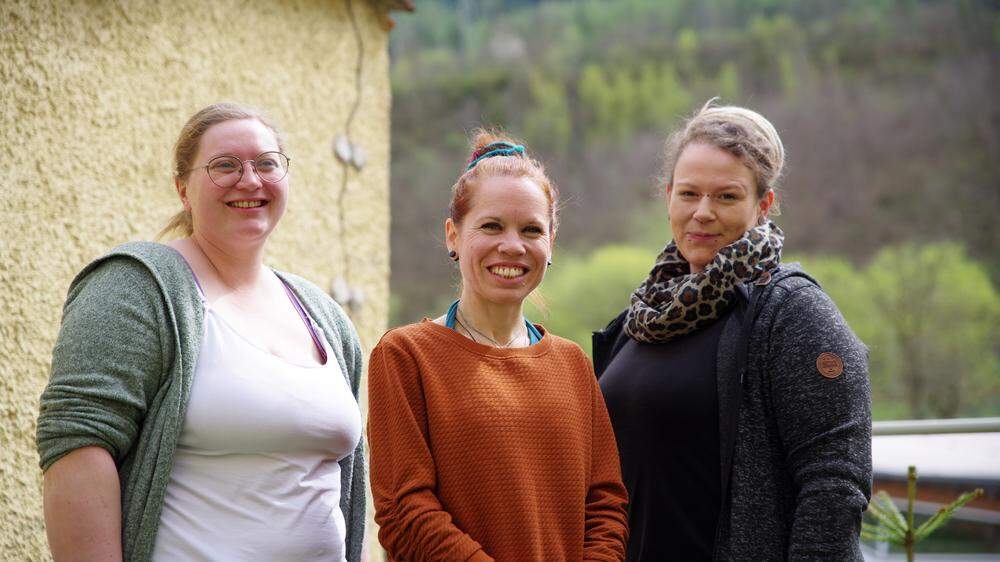 Pastoralreferentin Christine Tschuschnigg, Psychologin Verena Reitbauer, Moderatorin Denise Ganster (von links)