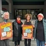 Mitglieder der Initiative „Miteinander in Kindberg“ beim Organisieren der Sozialmesse