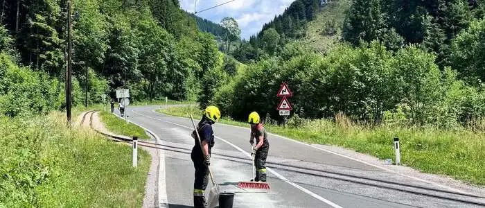 Die Ölspur reichte von der Tankstelle Pichler bis zur Hammerhäuserkurve