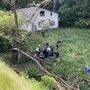 Das verunfallte Motorrad wurde aus dem Graben geborgen