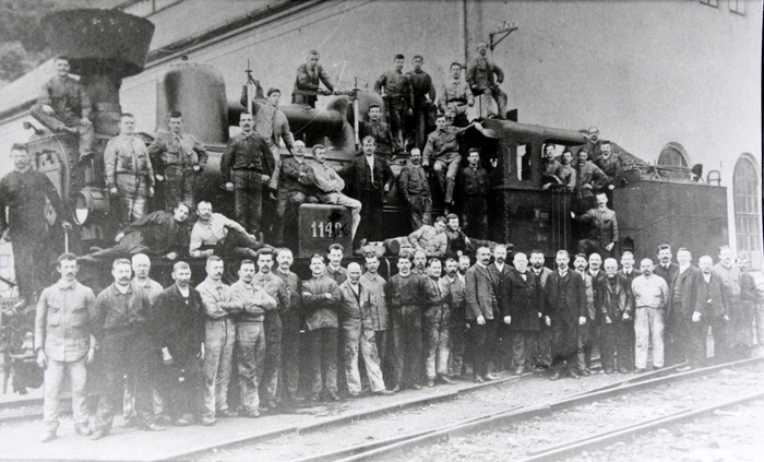 Heizhausmannschaft auf der Dampflokomotive SB Serie 60 vor der Alten Montierung in Mürzzuschlag: Solche Fotos werden Ende August ausgestellt