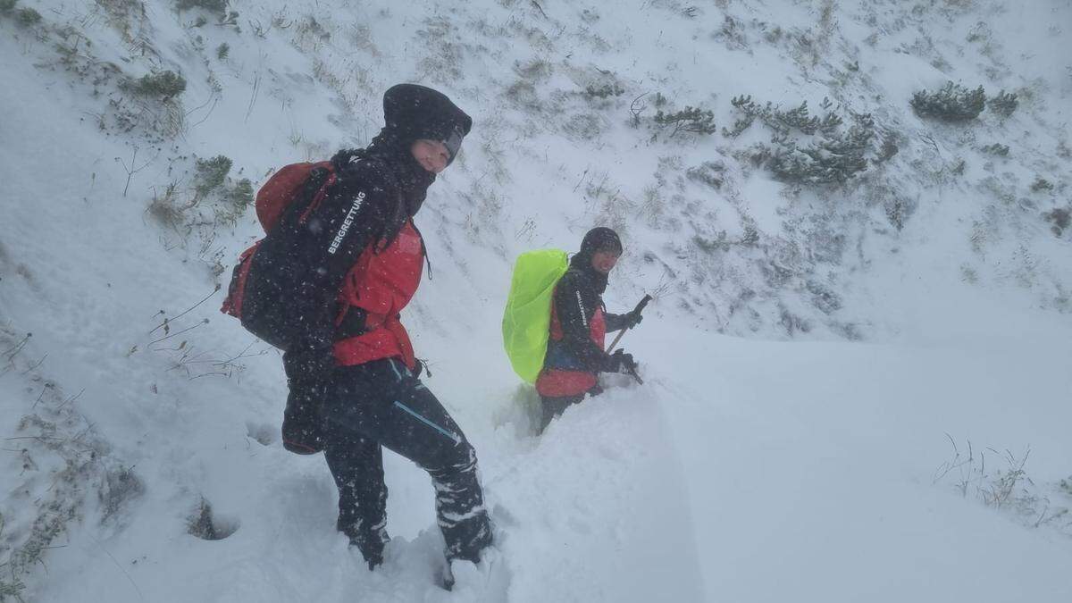 Der Schnee liegt teilweise hüfthoch, der Wind ist eisig