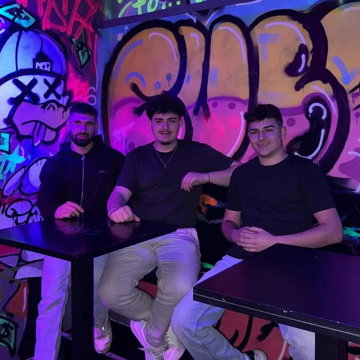 Da lachen die Burschen: Das „Cube“ in der Mittergasse erwacht wieder zum Leben