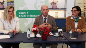 Bgm. Susanne Kaltenegger, Willibald Ehrenhöfer, LAbg. Cornelia Izzo (von links)