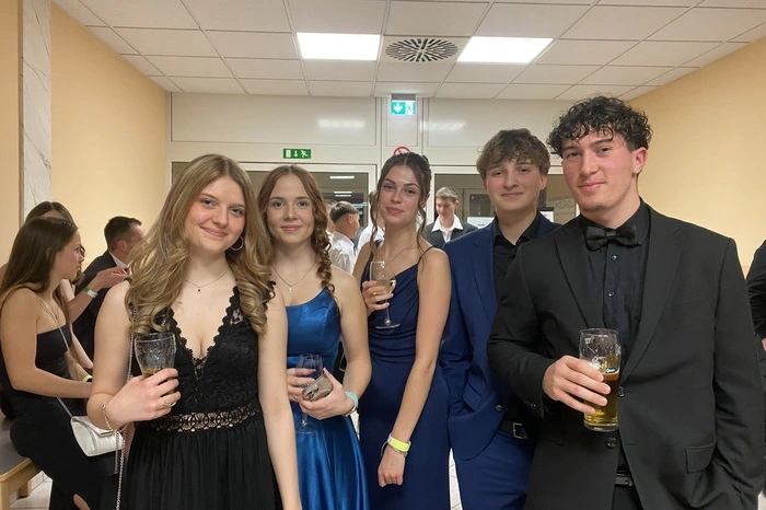 Der Abend bot eine stimmungsvolle Atmosphäre, untermalt von einer geschmackvollen Dekoration und reichlich Speis und Trank
