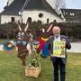 Bürgermeister Rudolf Hofbauer präsentierte stolz das Programm des diesjährigen Ostermarkts