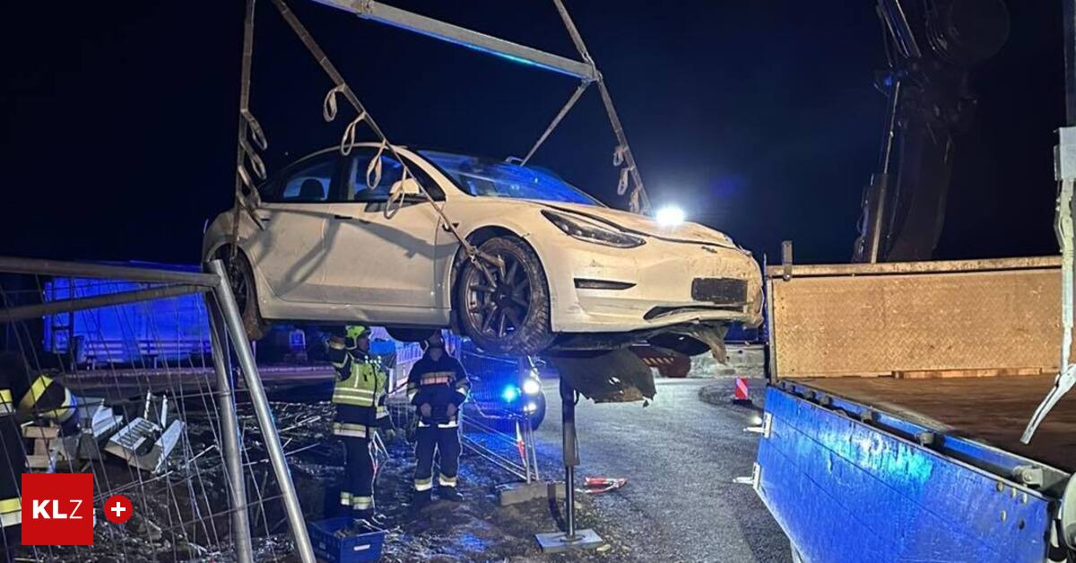 Tesla crashed into construction site: Always disconnect electric cars from ...
