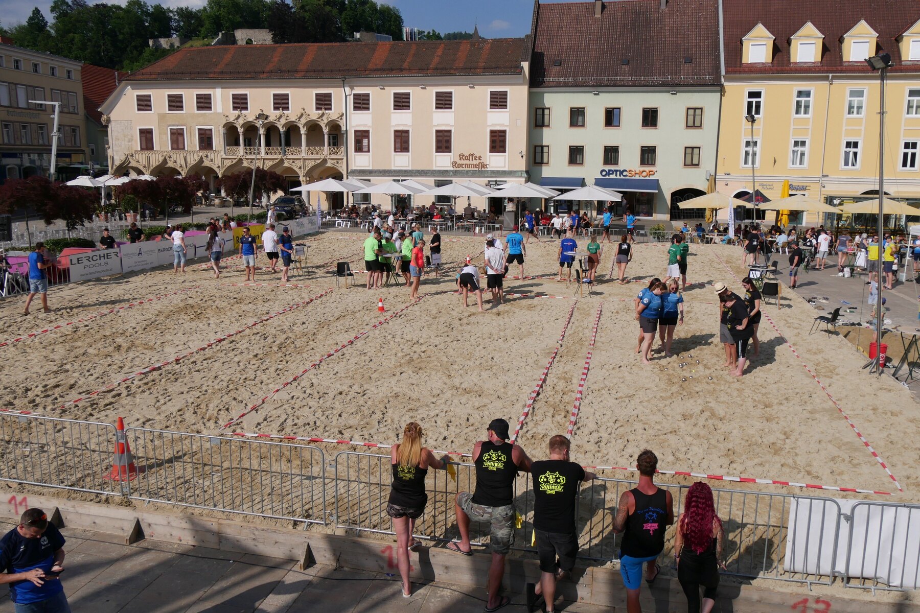 Bald verwandelt sich der Brucker Hauptplatz wieder in eine Sandkiste