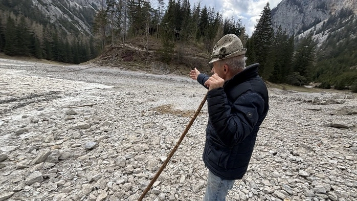 Franz Mohr fürchtet, dass der See bald seine einzigartige Färbung verlieren könnte
