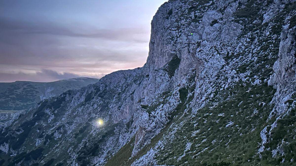 Etwa an der Stelle des Lichtpunktes wurde der Mann angetroffen