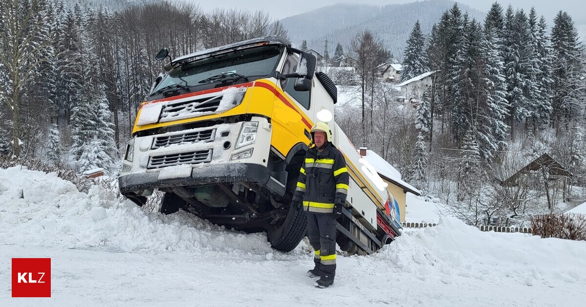 Abgerutscht-Lkw-mit-8-000-Liter-Tankinhalt-musste-geborgen-werden