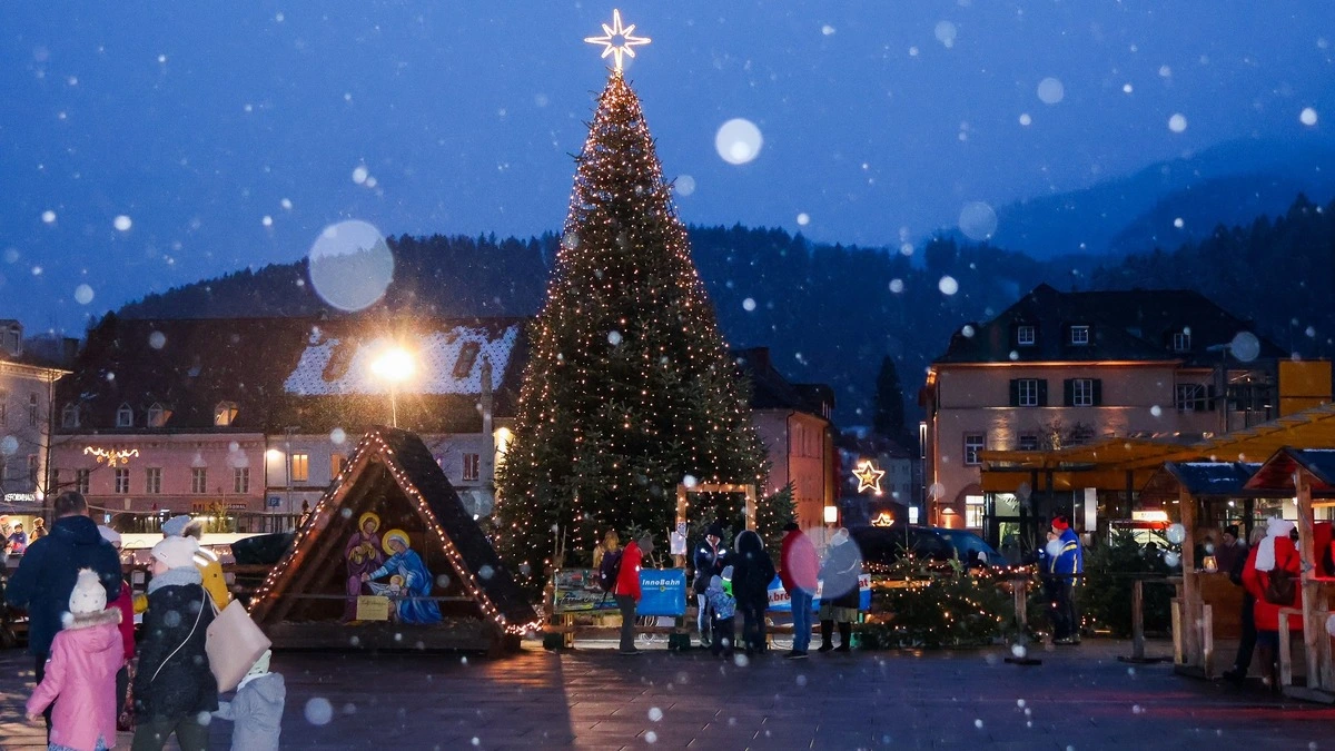 Auch das Wetter spielte mit Schneefall beim Auftakt der Brucker Waldweihnacht mit