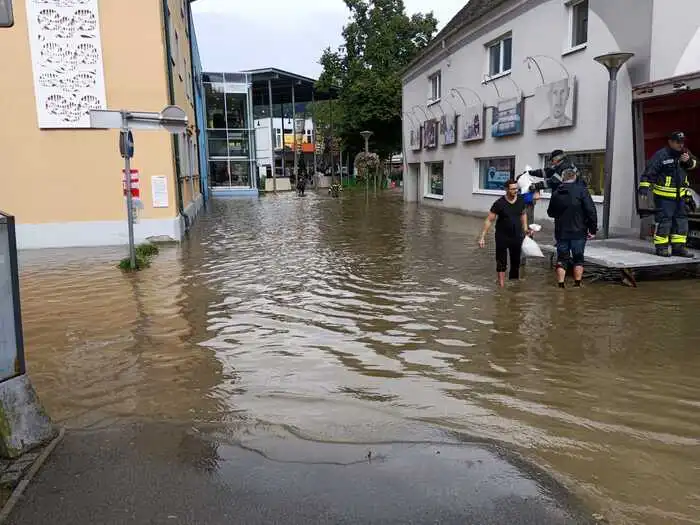 Der Kapfenberger Lindenplatz war durch die Mürz völlig überflutet