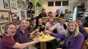 Freudige Stimmung bei der Liste „A bis Z“ in Mariazell mit dem Spitzenkandidaten und bisherigen Vizebürgermeister Helmut Schweiger (2. von links)