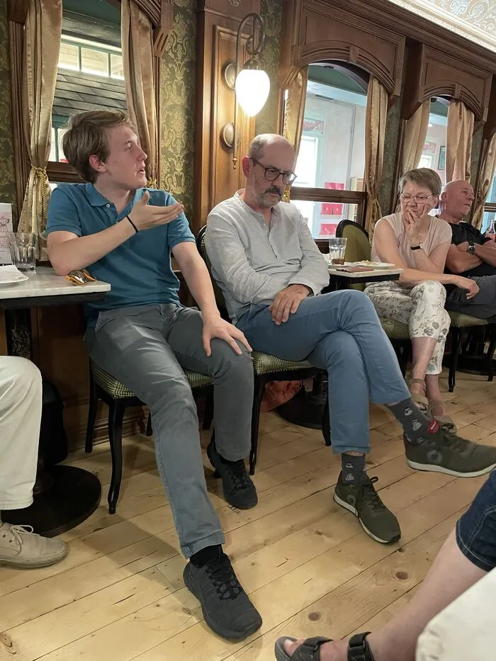 Im k. u. k. Caféwaggon fand sich kein freier Platz mehr