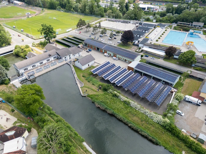 Die neue Hochleistungs-PV-Anlage auf dem Murinsel-Gelände