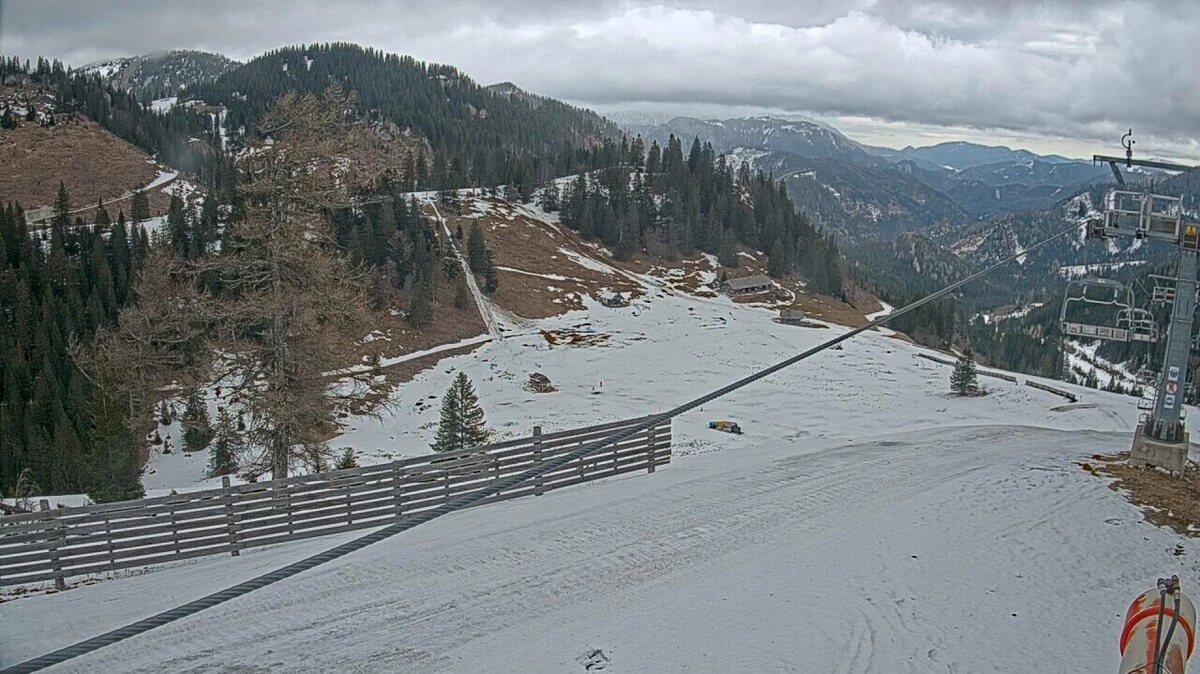 Die aktuelle Schneelage ist für einen Vollbetrieb zu dünn