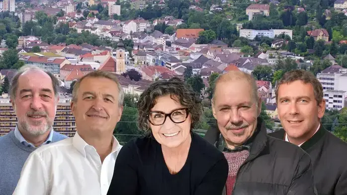 An der SPÖ um Bürgermeister Karl Rudischer (2.v.l.) üben die anderen vier Fraktionsführer in Mürzzuschlag Kritik