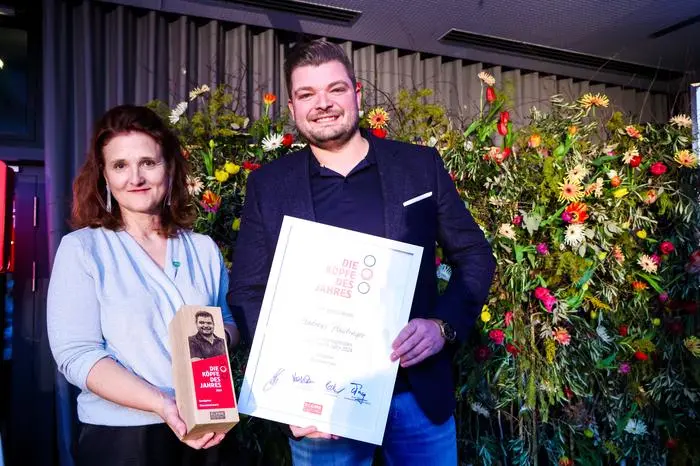 Preisträger Andreas Haidinger mit Susanne Haubenhofer, Geschäftsführerin der Erlebnisregion Graz