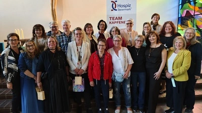 16 Frauen und Männer haben das Seminar positiv abgeschlossen und dürfen nun als Hospizbegleiterinnen und -begleiter tätig sein