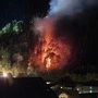 In der Nacht loderten die Flammen unweit des bewohnten Gebiets, es wurde Abschnittsalarm ausgelöst