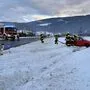 Der Lenker kam mit seinem Fahrzeug von der Fahrbahn ab und landete im Schnee