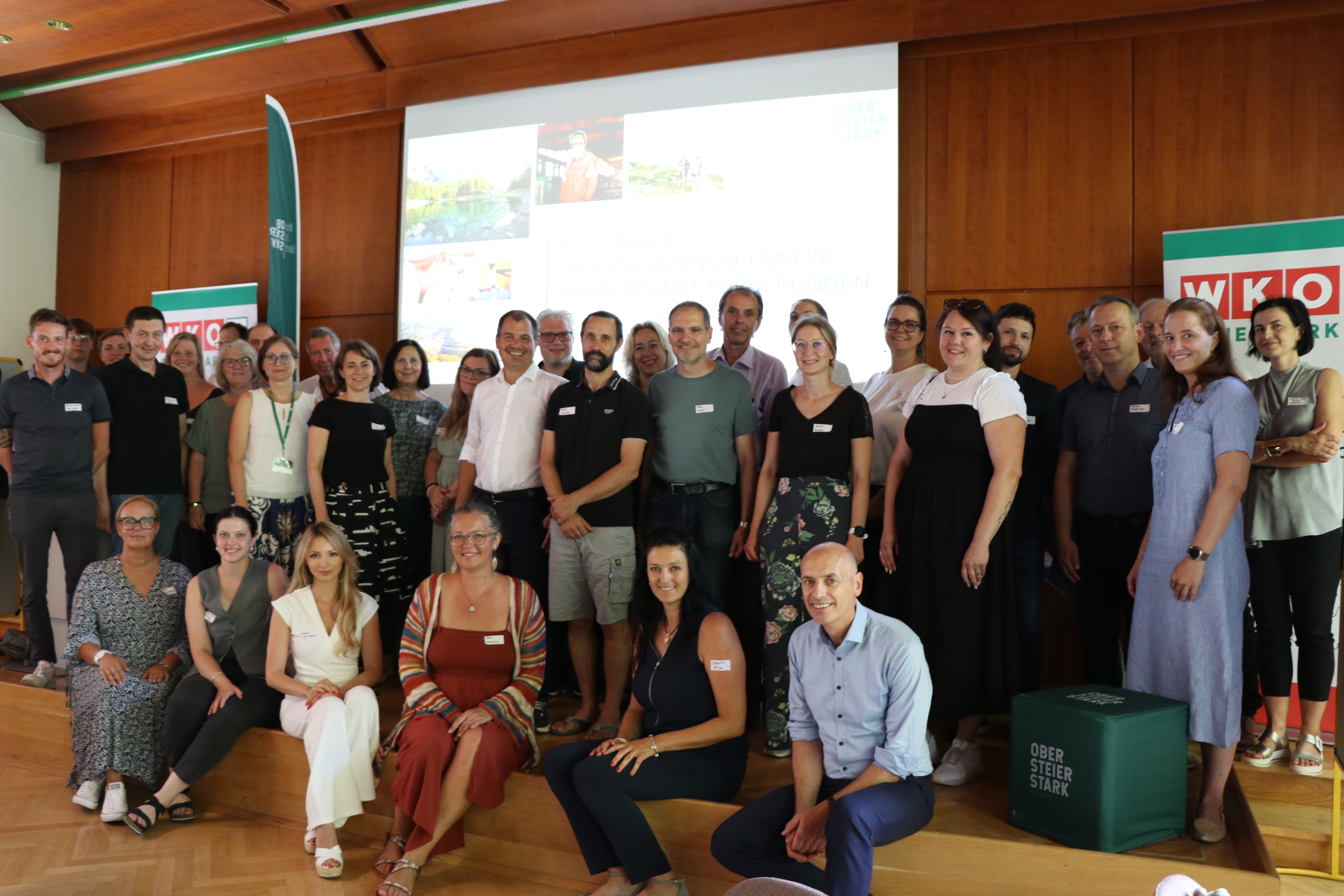 Firmenvertreter und auch jene der Förderstellen im Wirtschaftskammersaal Bruck