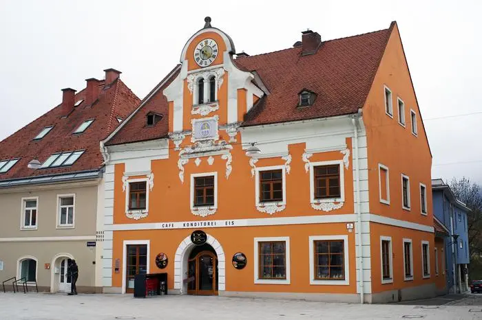 Einst das Kapfenberger Rathaus, dann eine Apotheke und seit genau zehn Jahren das „Dolce & Caffiano“