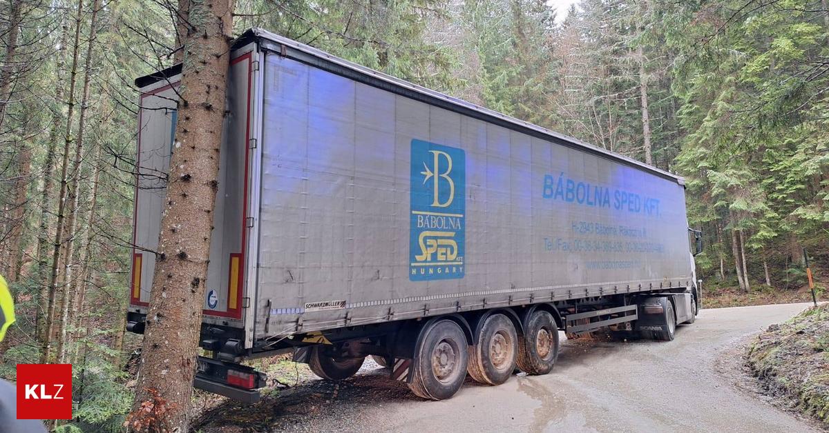 Am-Sattler-Vereiste-Passstra-e-Lkw-musste-hinaufgezogen-werden