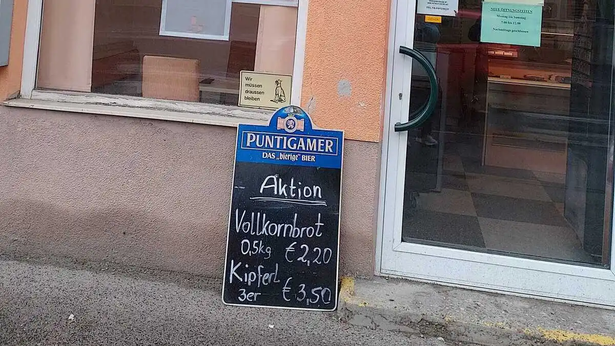 Gar nicht so ansehlich von außen, für viele Kundinnen und Kunden hat diese Filiale aber viel bedeutet