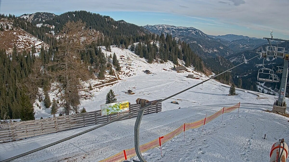 Groß war die Freude, als es im Jänner am Niederalpl endlich losging. Nun stehen die Lifte aber wieder still