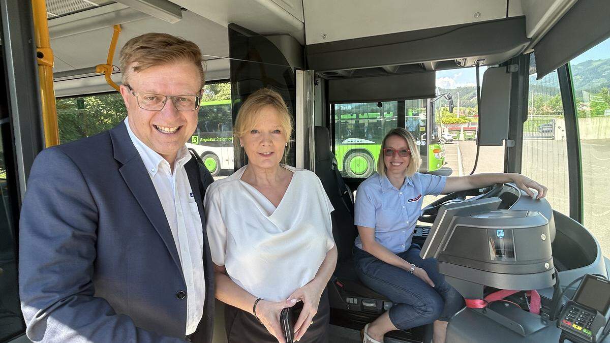 MVG-Chef Gerhard Deutsch, Gudrun Ankersen und Cornelia Zweibrot