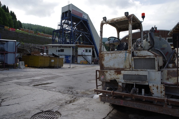 Gewaltige Anlagen für die Materialversorgung des Tunnels