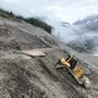 Der Bulldozer hängt an der Ecoforst-Traktionswinde „T-WINCH 10.3“