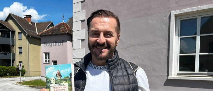 Franz Preitler mit seinem neuen Buch „Mordlust am Schlossberg“