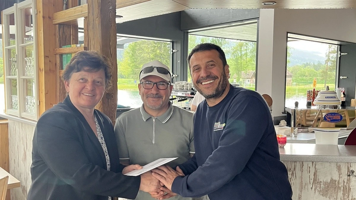 Krieglachs Bürgermeisterin Regina Schrittwieser übergab das Lokal den neuen Pächtern Anton Biba (Mitte) und Bülent Genc