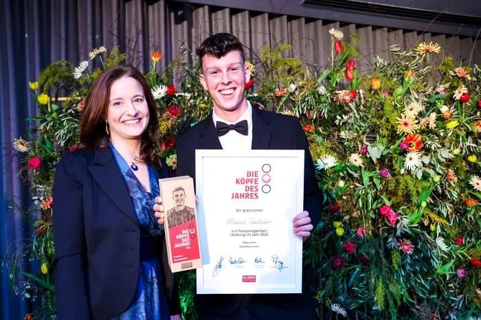 Astrid Baumann, Bezirksgruppenobfrau des Wirtschaftsbundes Leoben, mit Preisträger Michael Tautscher
