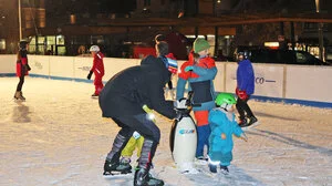 Die Eislauffläche am Hauptplatz sorgte auch bei den Kleinsten für Begeisterung