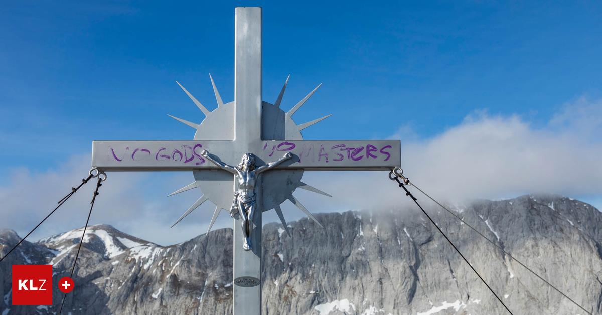 Mit-der-Flex-am-Berg-Beschmiertes-Gipfelkreuz-musste-abgeschliffen-werden