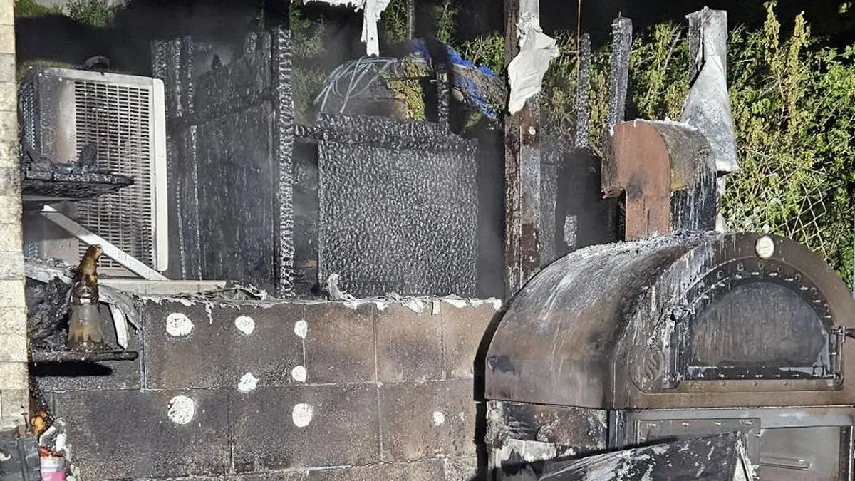 Die Grillhütte geriet in Vollbrand