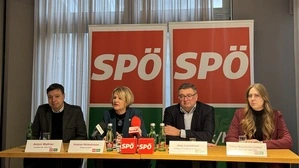 Anton Wallner, Andrea Winkelmeier, Jörg Leichtfried und Carina Mayerhofer-Leitner (v. l. n. r.) stellten Themen und Team für die im März anstehende Gemeinderatswahl vor