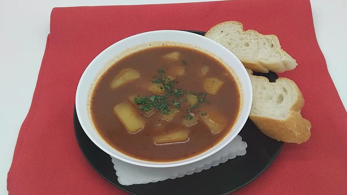 Gerichte, wie dieses Kartoffelgulasch, gibt es für Menschen ohne Obdach und/oder geringem Einkommen im „Bistro Aktiv“ in der Roseggerstraße 16 in Bruck an der Mur