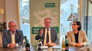 Detlev Eisel-Eiselsberg, Drexler und Conny Izzo bei der Pressekonferenz am Mittwoch in Bruck