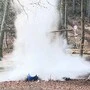 Gesprengt wird das Fleisch in mit Wasser befüllten Fässern – die Fontäne reicht rund 30 Meter in die Höhe. Die Druckwelle macht aus gewöhnlichem Fleisch in Sekundenbruchteilen 50-Tage-Dry-Aged-Stücke