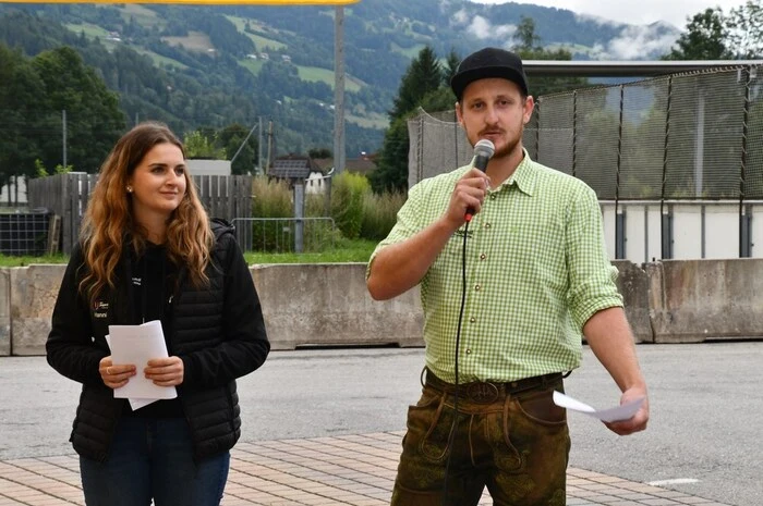 Die Landjugend Pöllau am Greim holte sich am Ende den Tagessieg mit einem Ferkel, Platz zwei ging an die Musikgruppe „Huizvablecht“ und Platz drei an die „Selbsthilfegruppe“. Alle 25 Teams wurden für ihre Teilnahme mit einem Sachpreis belohnt. 